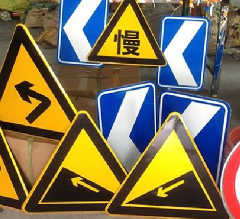 新野标识标牌中颜色的确定是很重要的。