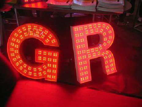 新野LED发光字有哪些优势？